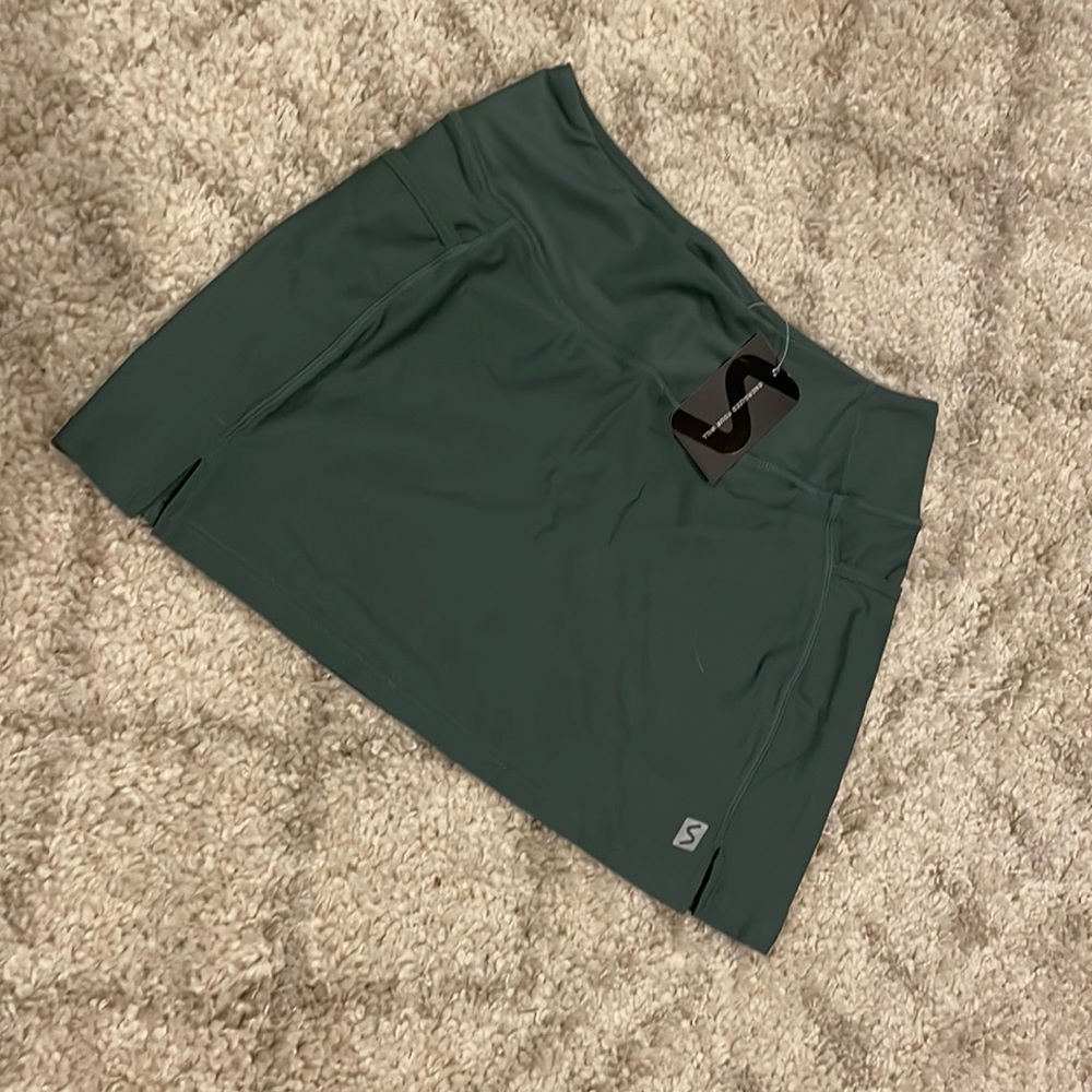 NWT FITST4 SKORT